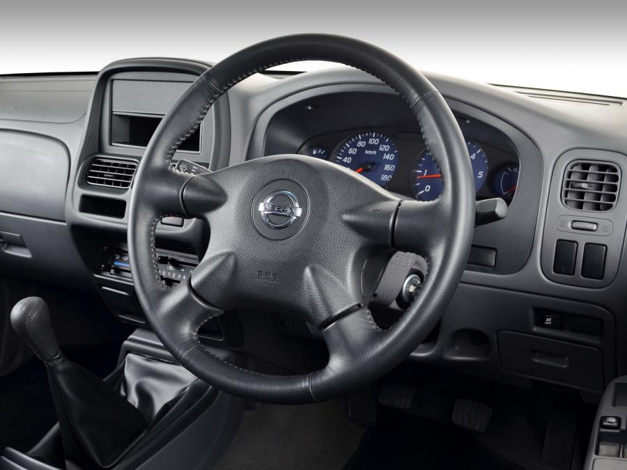  Nissan NP300 Hardbody Silver Single Cab 2013 года  (фото 8 из 9)